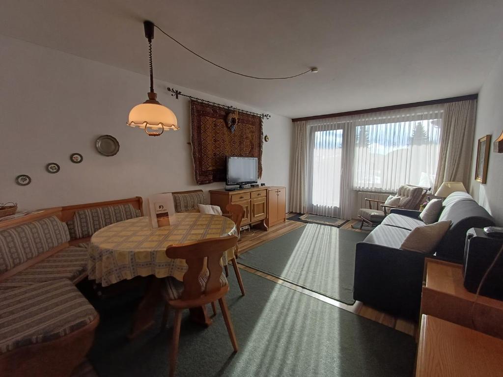 Istumisnurk majutusasutuses Apartment Barbara in Maishofen