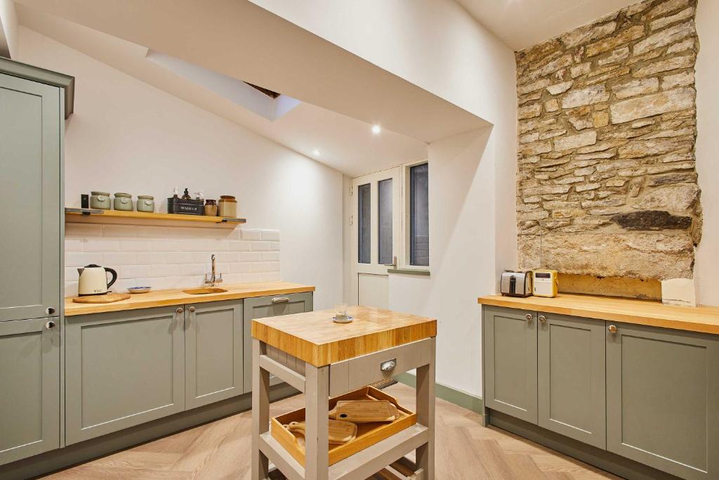Host & Stay - Temple Terrace 7