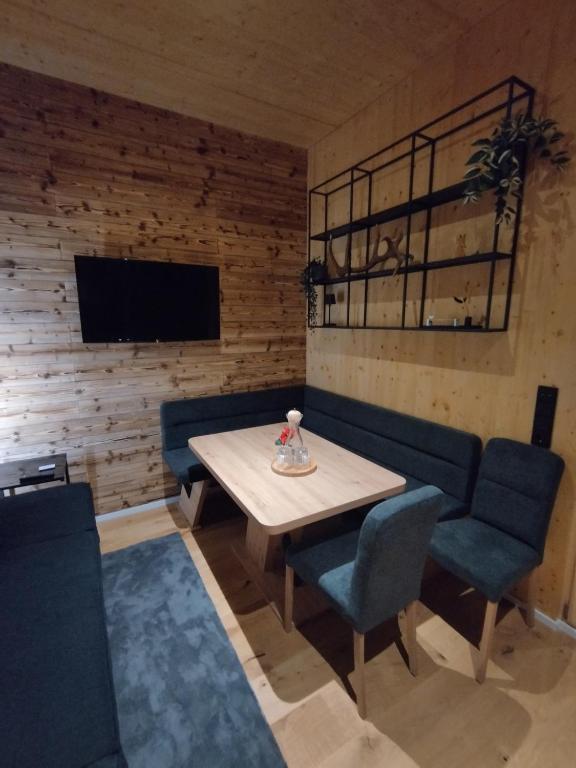 TV a/nebo společenská místnost v ubytování ChaleMani