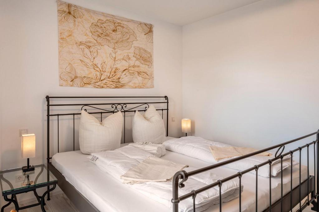 Postel nebo postele na pokoji v ubytování Felsenkeller Appartements