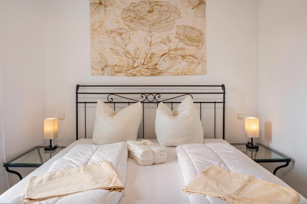 Postel nebo postele na pokoji v ubytování Felsenkeller Appartements