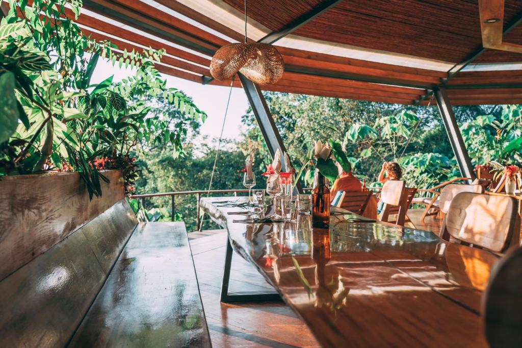 Restaurace v ubytování La Loma Jungle Lodge and Chocolate Farm
