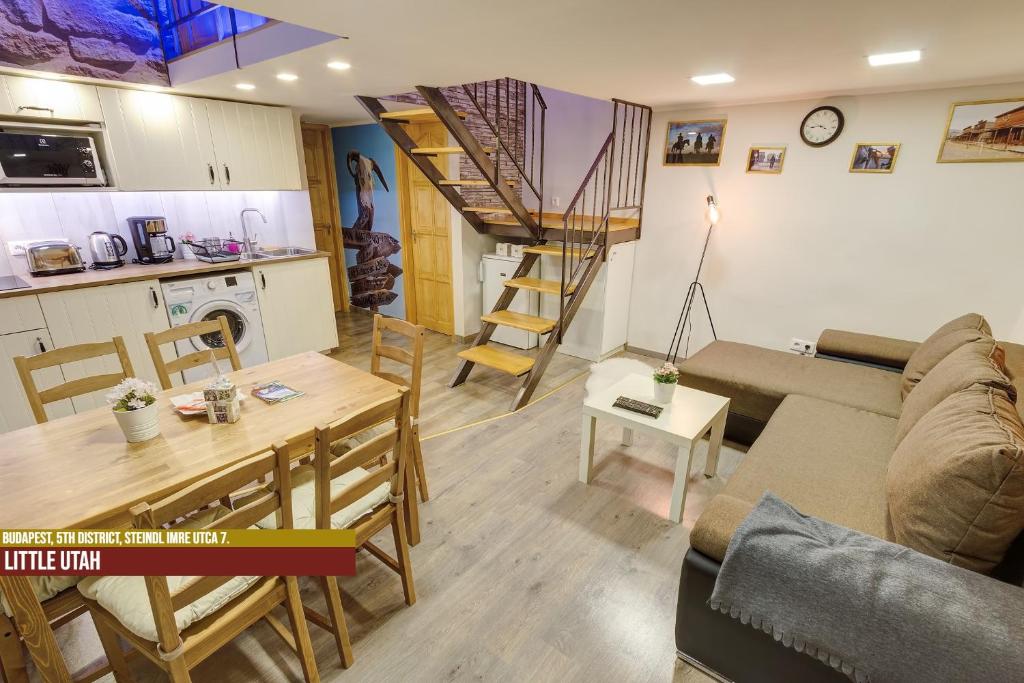 A kitchen or kitchenette at Little Americas Parliament Apartments
