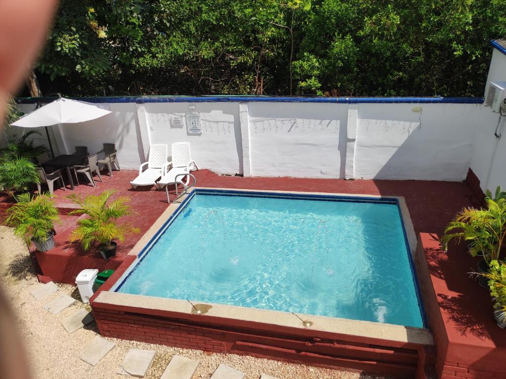 Bazén v ubytování Apartamentos Villa Leonor nebo v jeho okolí