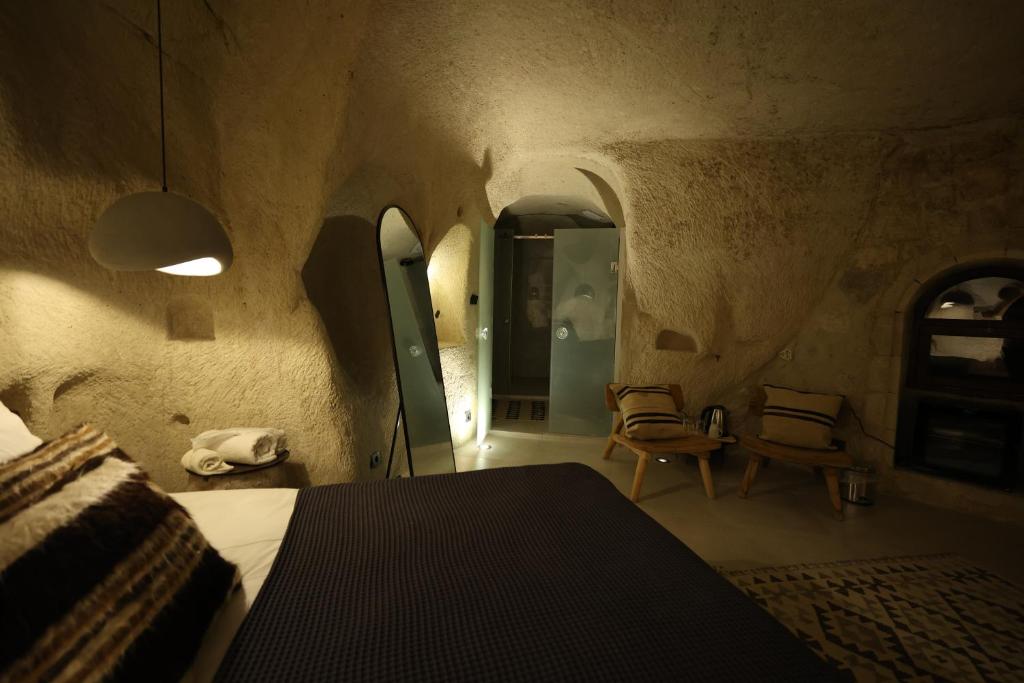 Potamia Cave Suites - Deluxe Room