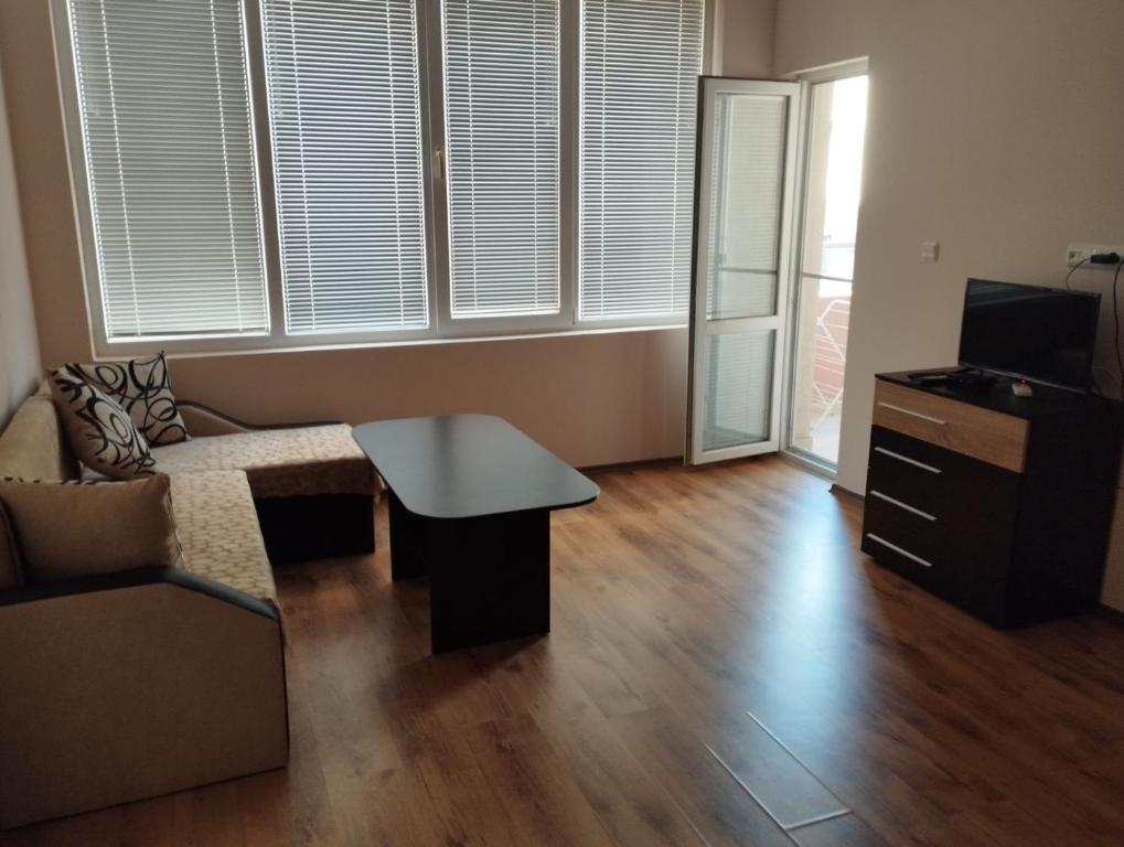 A television and/or entertainment centre at apartment Radost