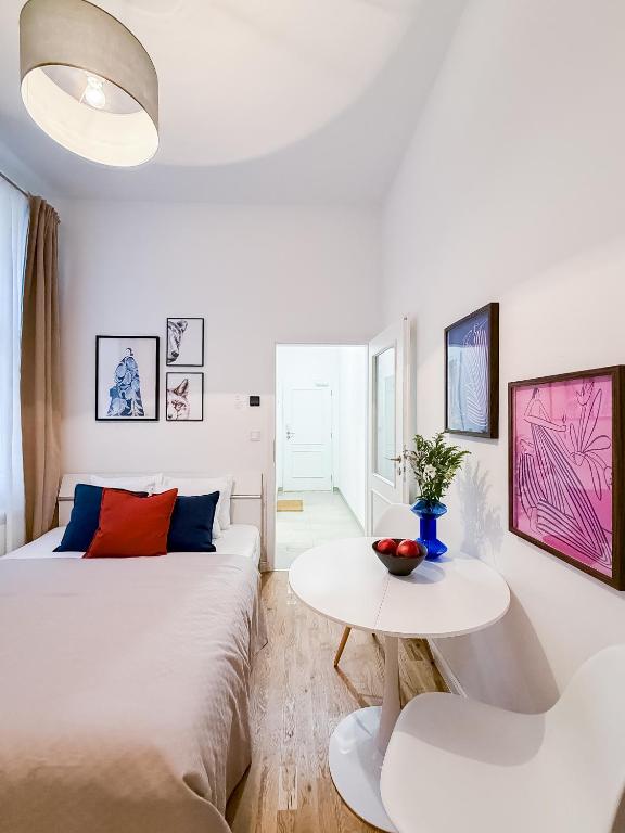 TurnKey I Wenceslas Square Apartments - 3