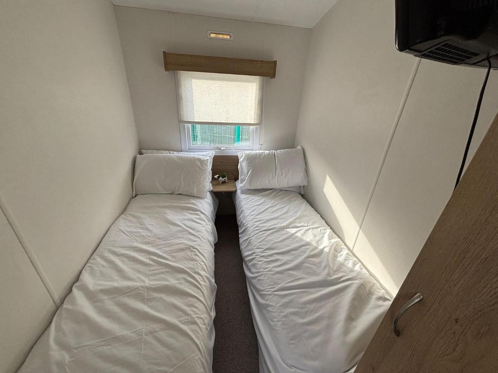 Postel nebo postele na pokoji v ubytování Eyemouth caravan for rent