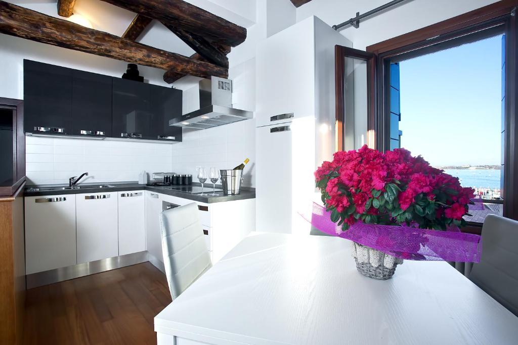 Good Wine Apartments - Apartment With Lagoon View