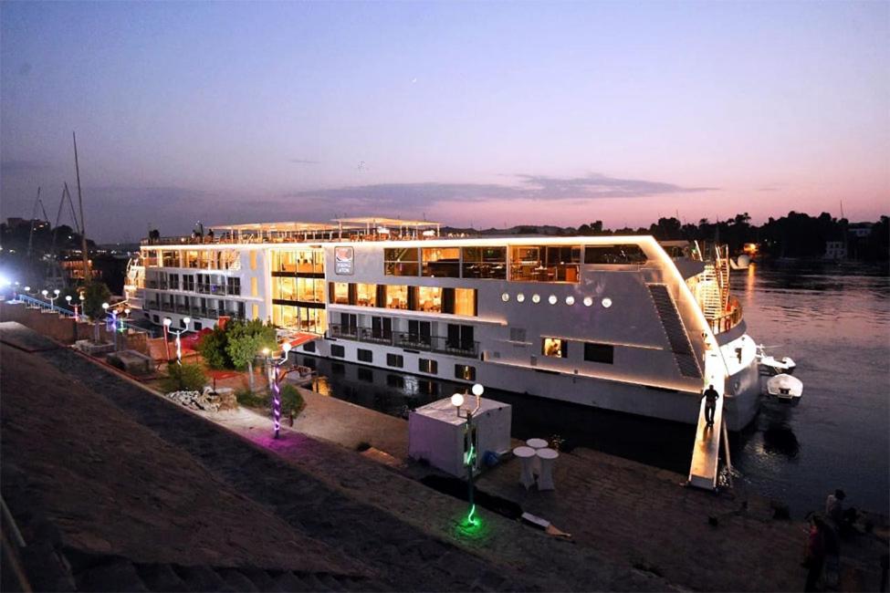 Výhled na řeku, která protéká v blízkosti hotelu