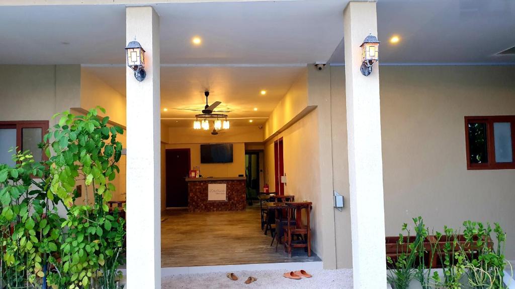 Dhiffushi Tourist Hotel - View 19