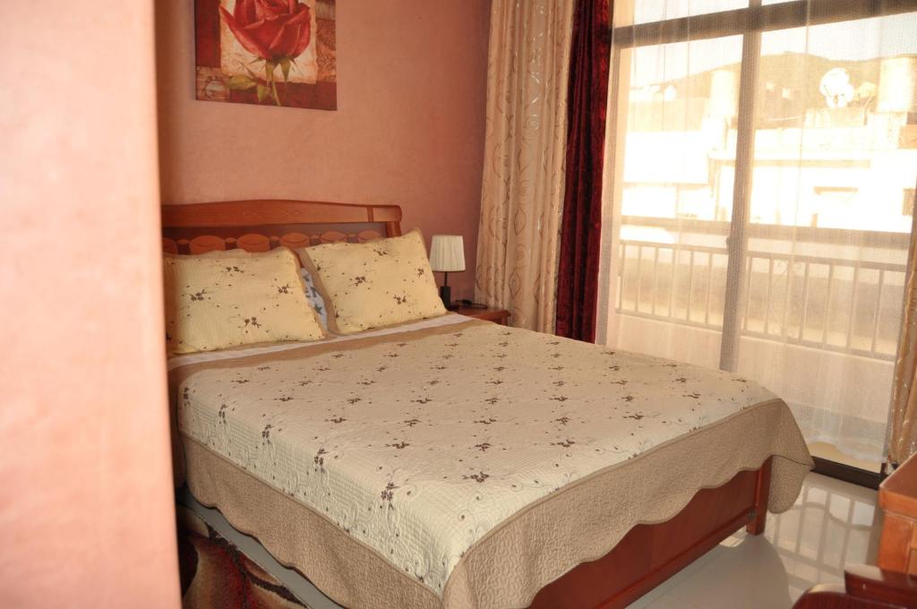 Voodi või voodid majutusasutuse Hôtel Atenas toas