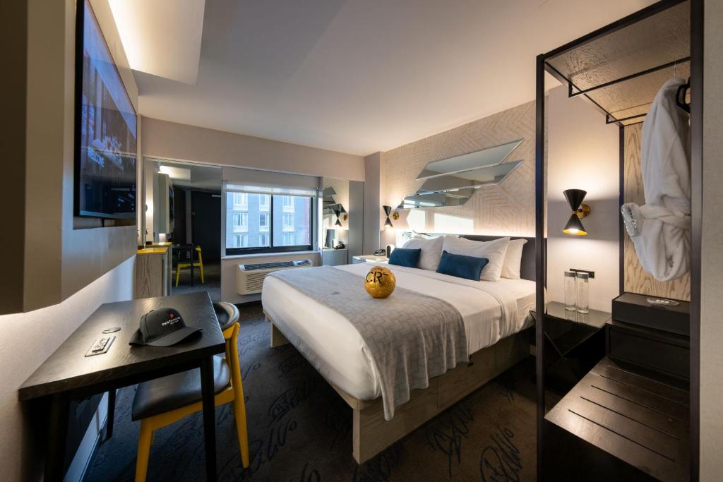 Postel nebo postele na pokoji v ubytování Pestana CR7 Times Square