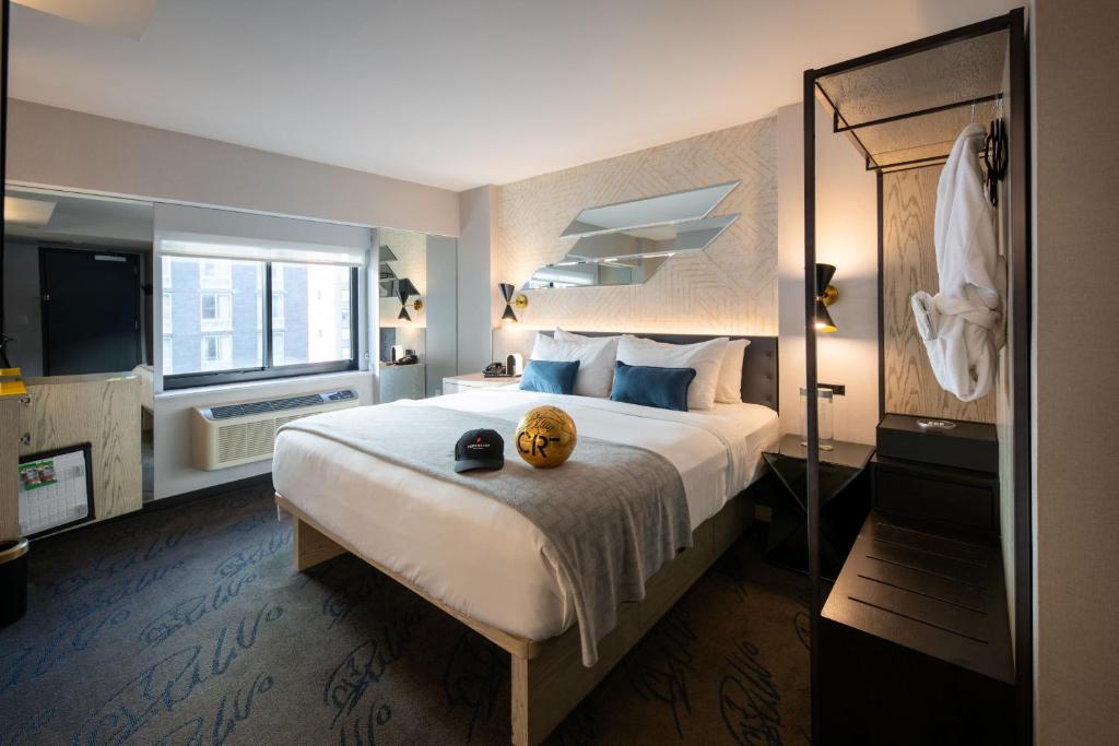 Postel nebo postele na pokoji v ubytování Pestana CR7 Times Square