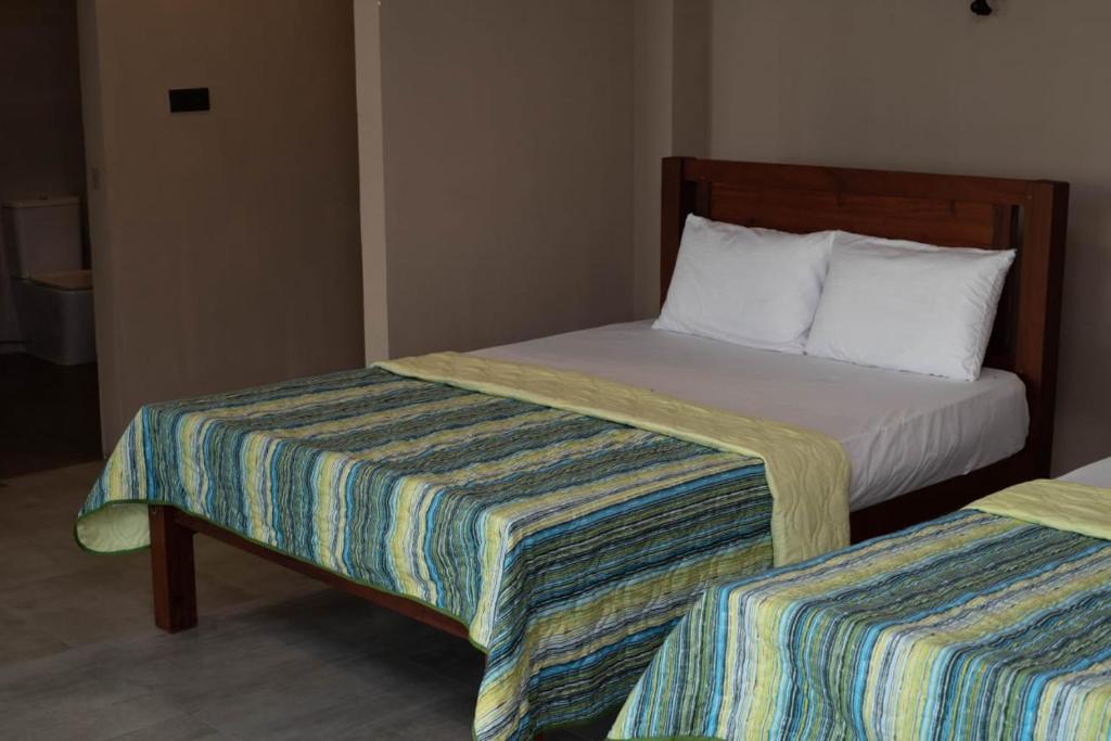 Postel nebo postele na pokoji v ubytování Blue Wave Beach Villa by Aaryan Group