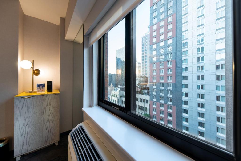 Pestana CR7 Times Square - Superior King High Floor Room
