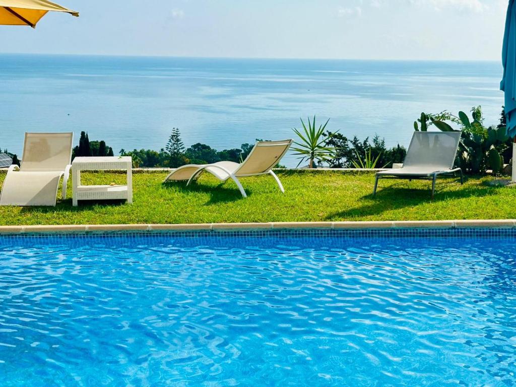 Bazén v ubytování Oasis Santorina Pool Sea Sky nebo v jeho okolí