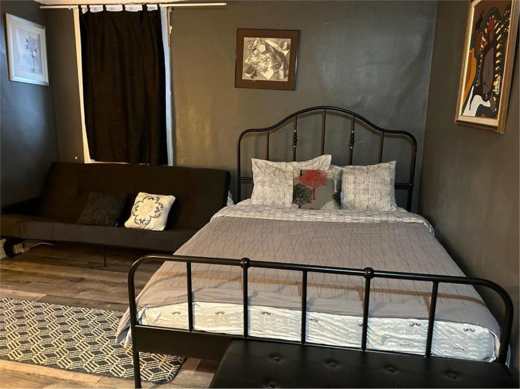 Giường trong phòng chung tại Maryland Homestay Apartment