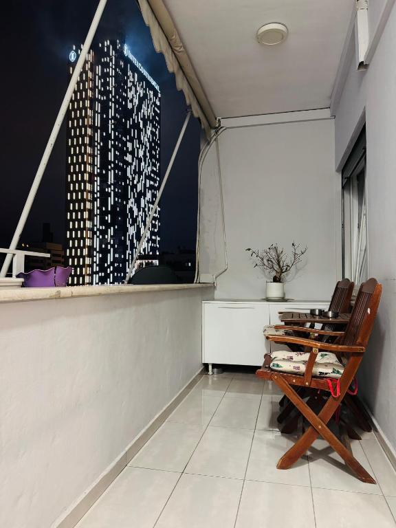 TV a/nebo společenská místnost v ubytování Tirana Gallery Apartment - City Center View