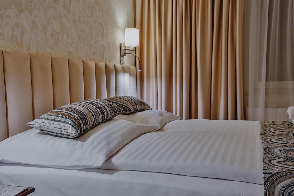 Willa & DOM-BLACH - 1