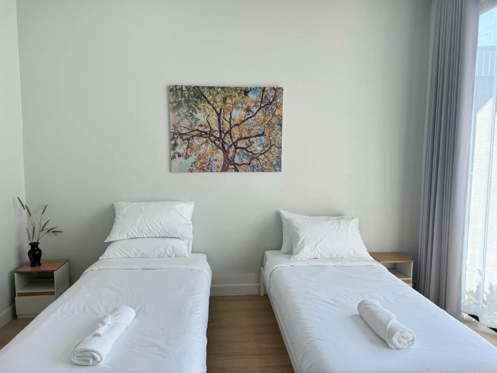 Postel nebo postele na pokoji v ubytování สวัสดีซันไชน์กุดบาก