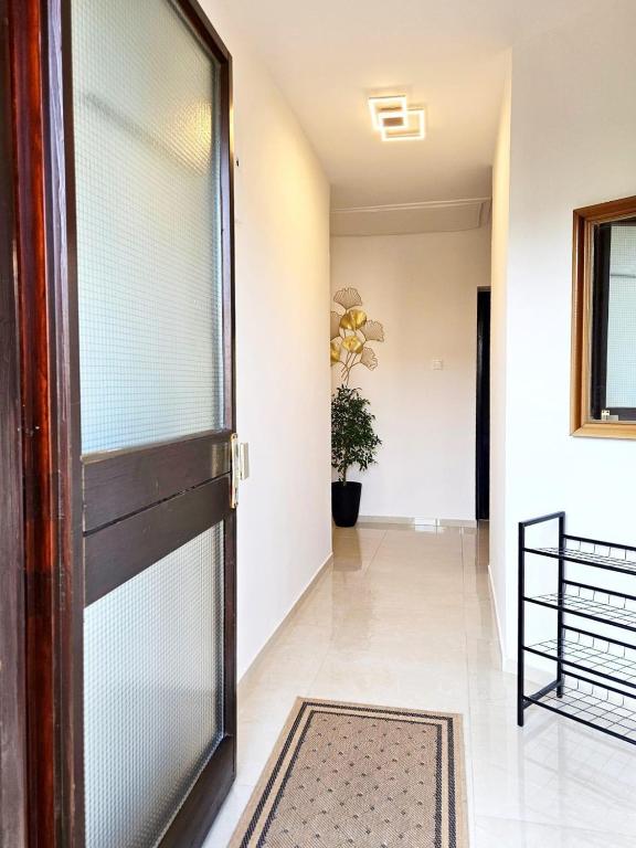 Zdjęcie z galerii obiektu Apartments with a parking space Malinska (Krk) - 2390 w mieście Malinska