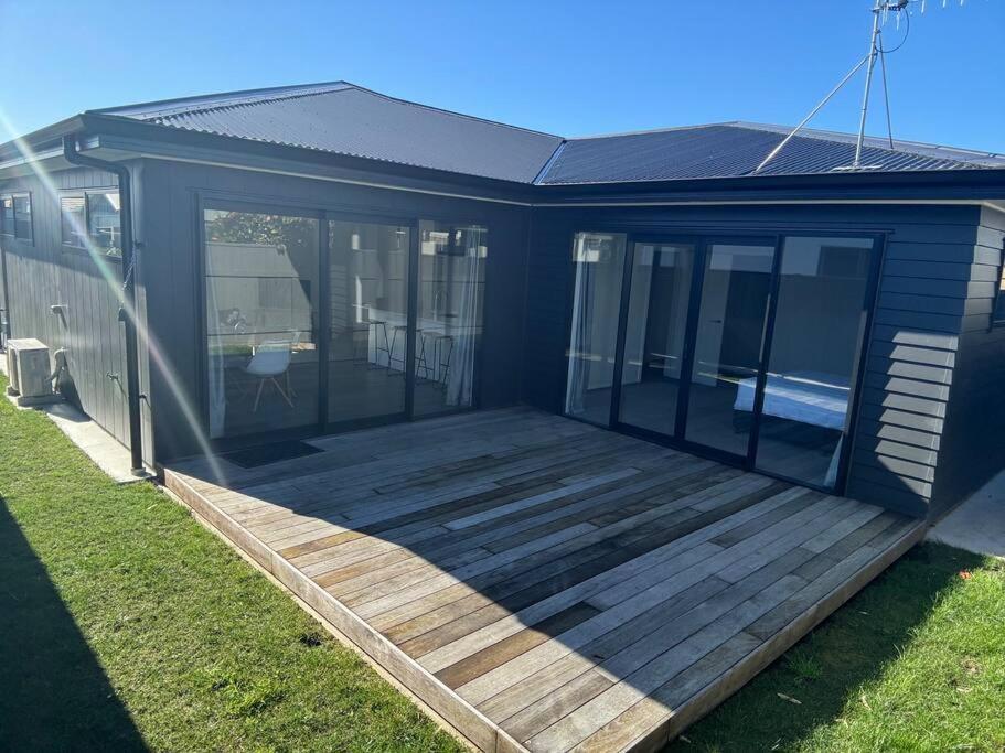 Modern & Homely - Double Garage - Resim 10