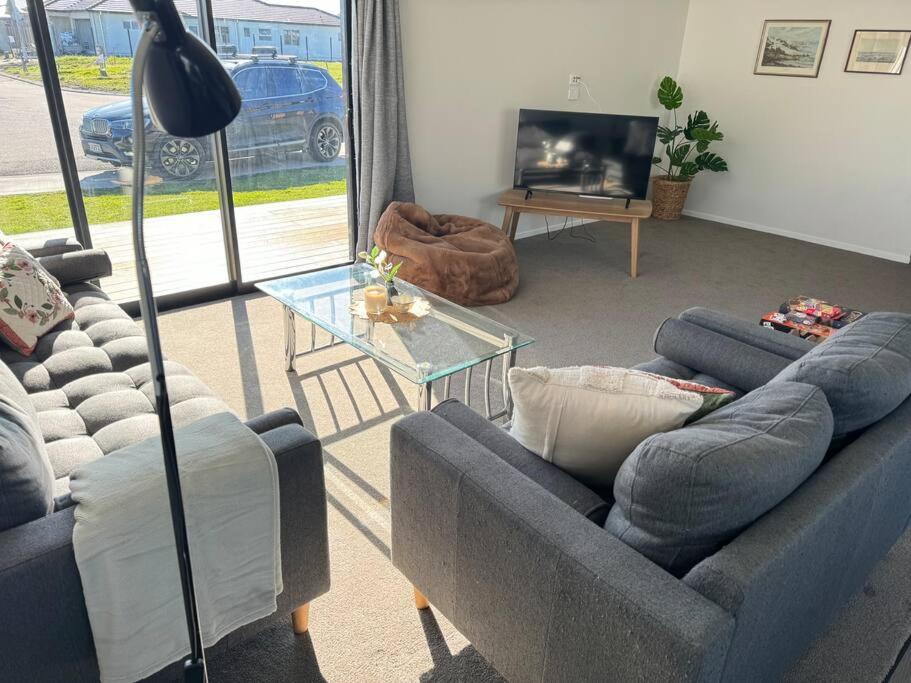 Modern & Homely - Double Garage - Resim 12