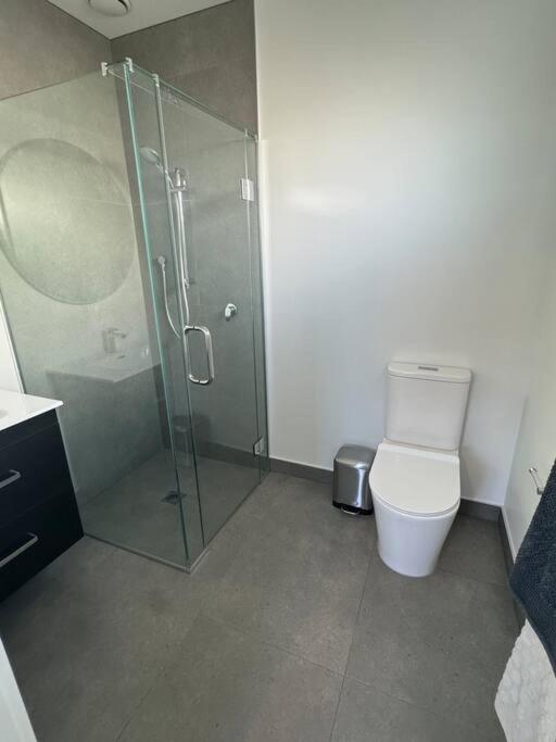 Modern & Homely - Double Garage - Resim 13