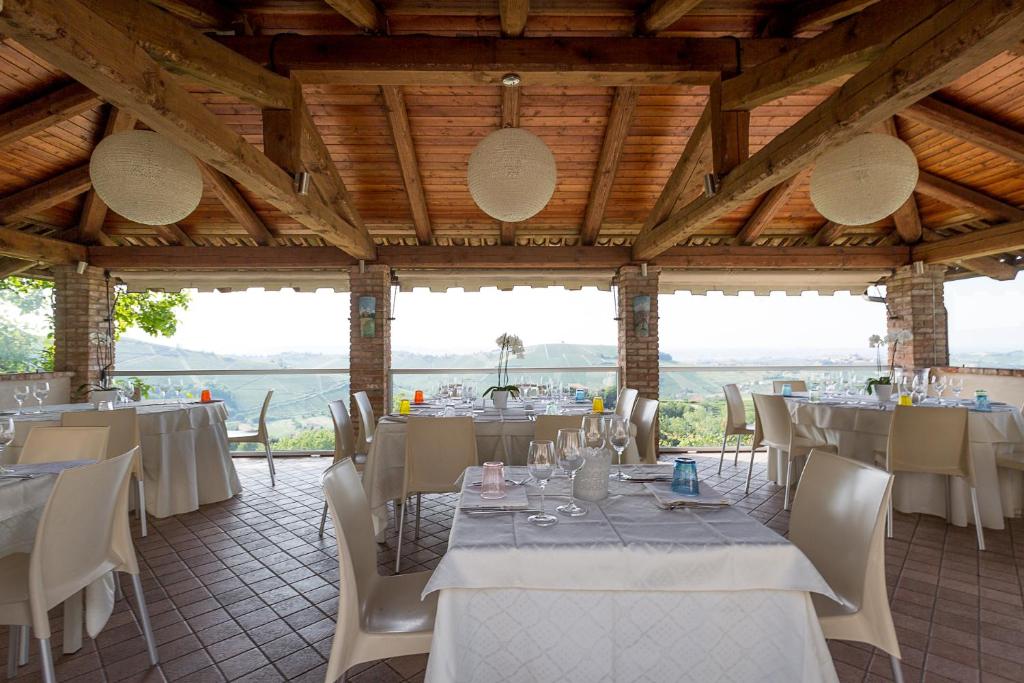 A restaurant or other place to eat at Locanda San Giorgio