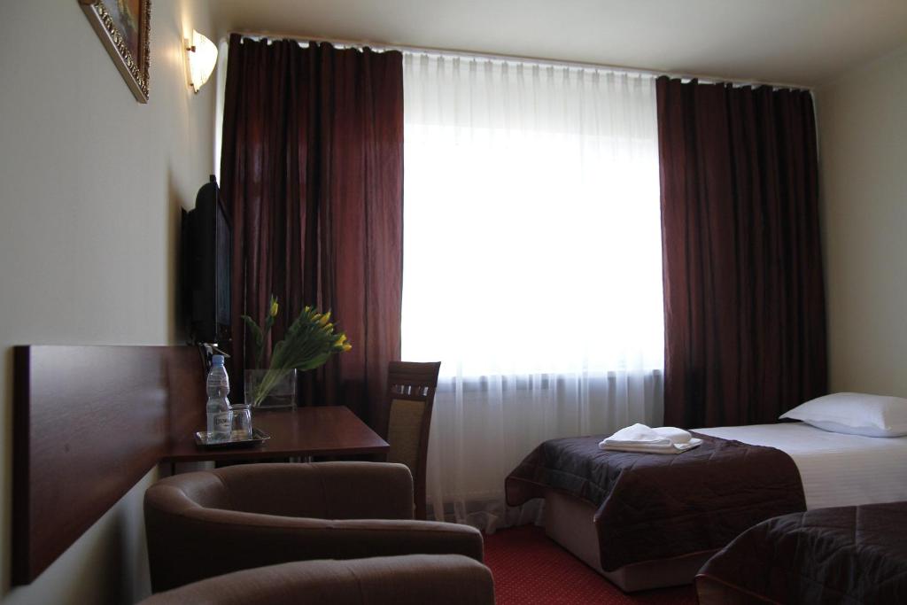 Posteľ alebo postele v izbe v ubytovaní HotelsLublin