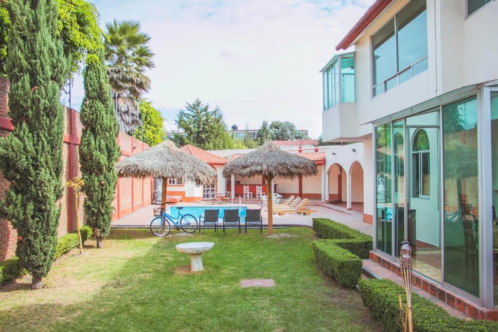 Kolam renang di atau dekat dengan Luxury villa with pool - 14 bedrooms Cholula