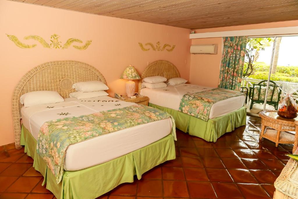 Postel nebo postele na pokoji v ubytování Coco Reef Resort & Spa