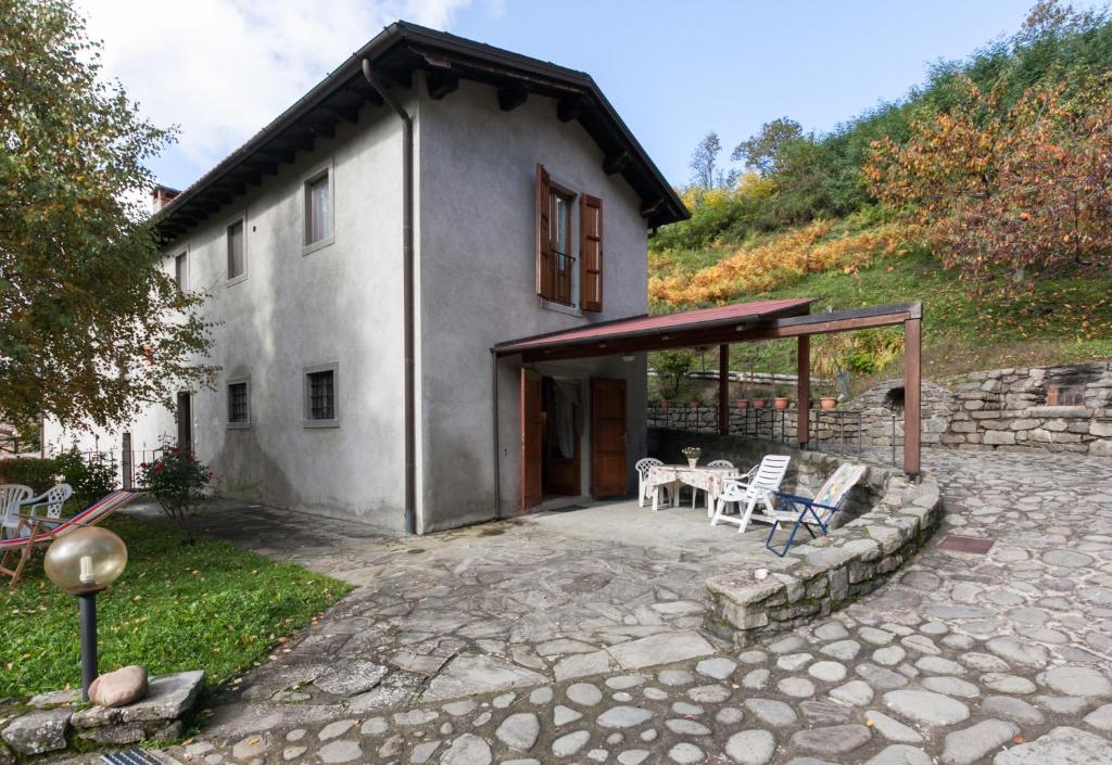 The building in which the holiday home is located