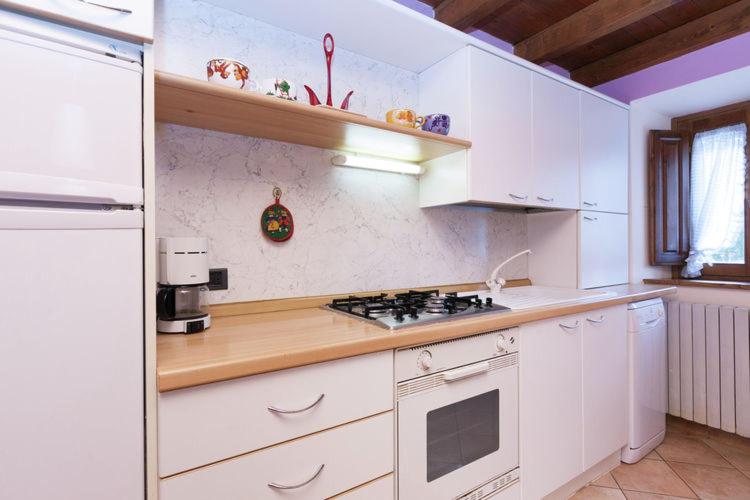 A kitchen or kitchenette at Podere Montestuccioli