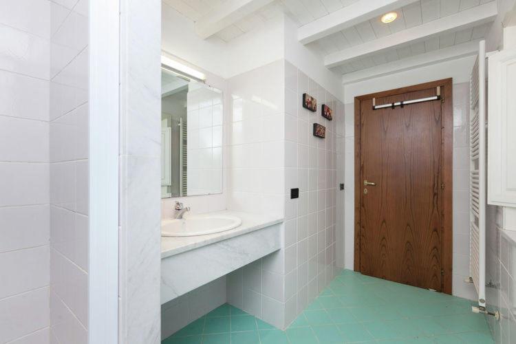A bathroom at Podere Montestuccioli