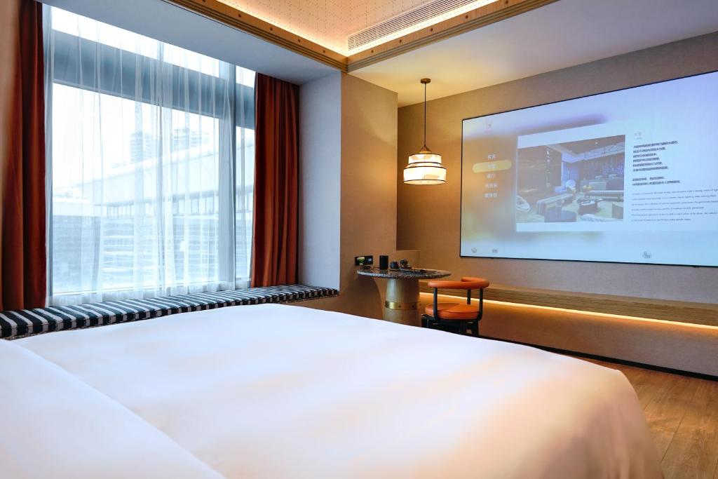 Postel nebo postele na pokoji v ubytování Arthur Hotel Liwan COCO Park Guangzhou-24H Coffee&Low Tea & Free Shuttle Bus For Canton Fair By Paco Group