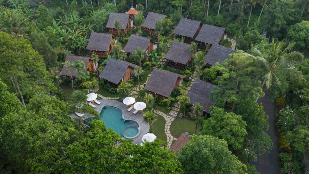 Bazén v ubytování Samujha Ubud Resort nebo v jeho okolí