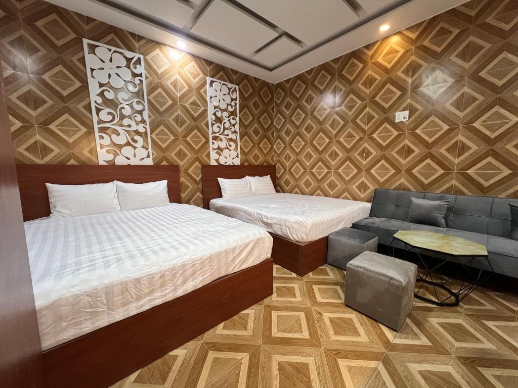 Postel nebo postele na pokoji v ubytování LÉ BOISE HOTEL Đà Lạt