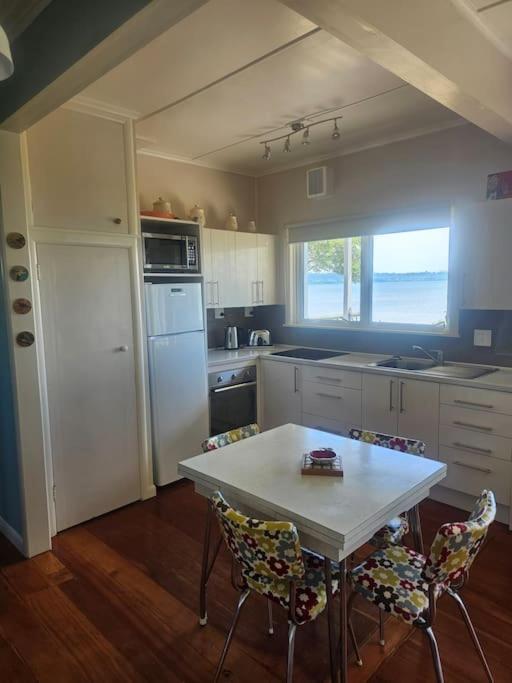 Blue Cottage, on the lake - Resim 36