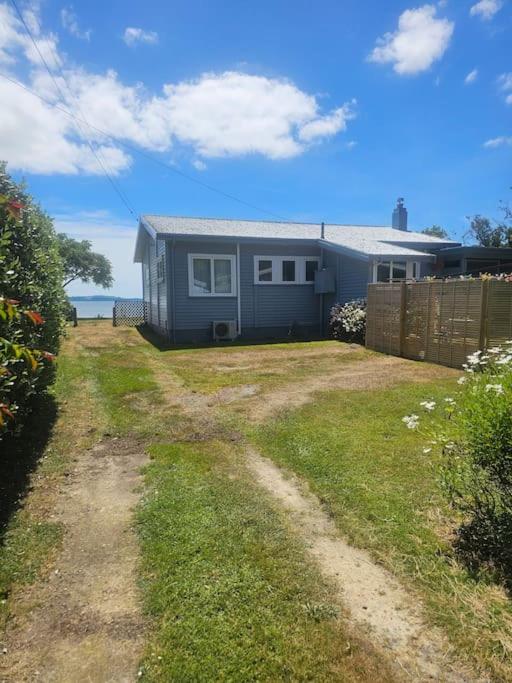 Blue Cottage, on the lake - Resim 34