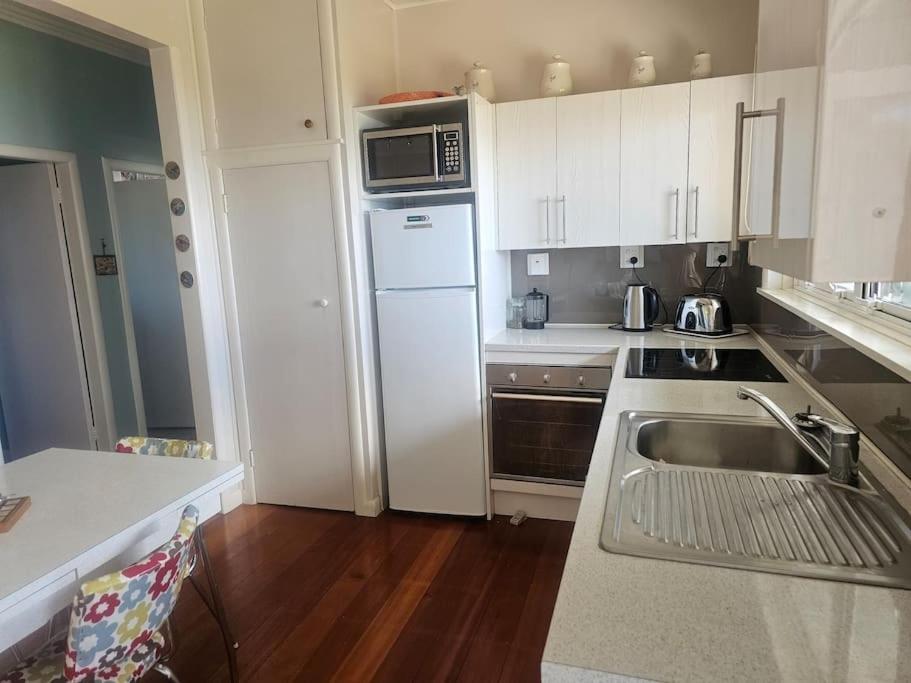 Blue Cottage, on the lake - Resim 31