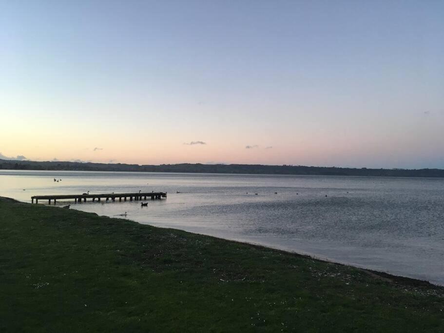 Blue Cottage, on the lake - Resim 23