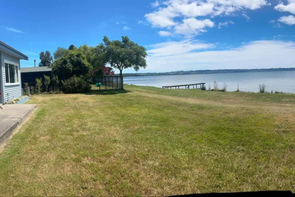 Blue Cottage, on the lake - Resim 17