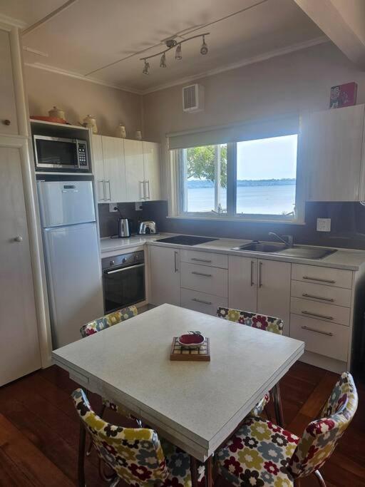 Blue Cottage, on the lake - Resim 13