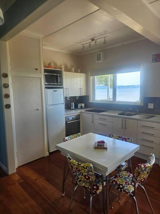 Blue Cottage, on the lake - Resim 12