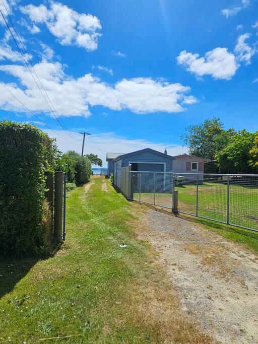 Blue Cottage, on the lake - Resim 11