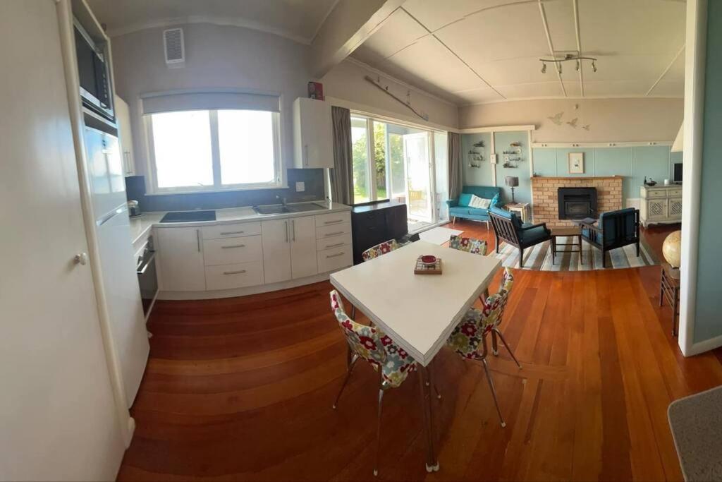 Blue Cottage, on the lake - Resim 7