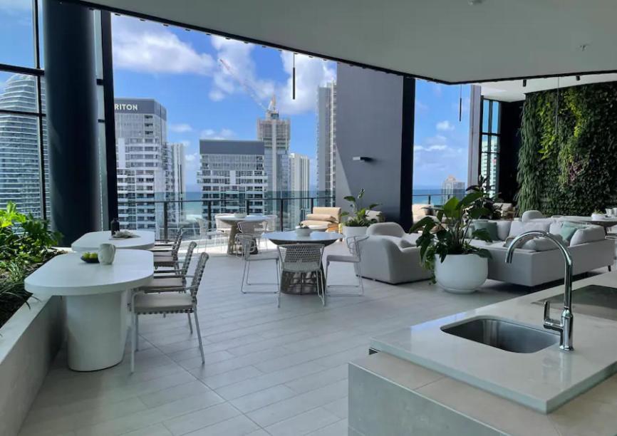 La Jolla Holiday Broadbeach - Resim 14