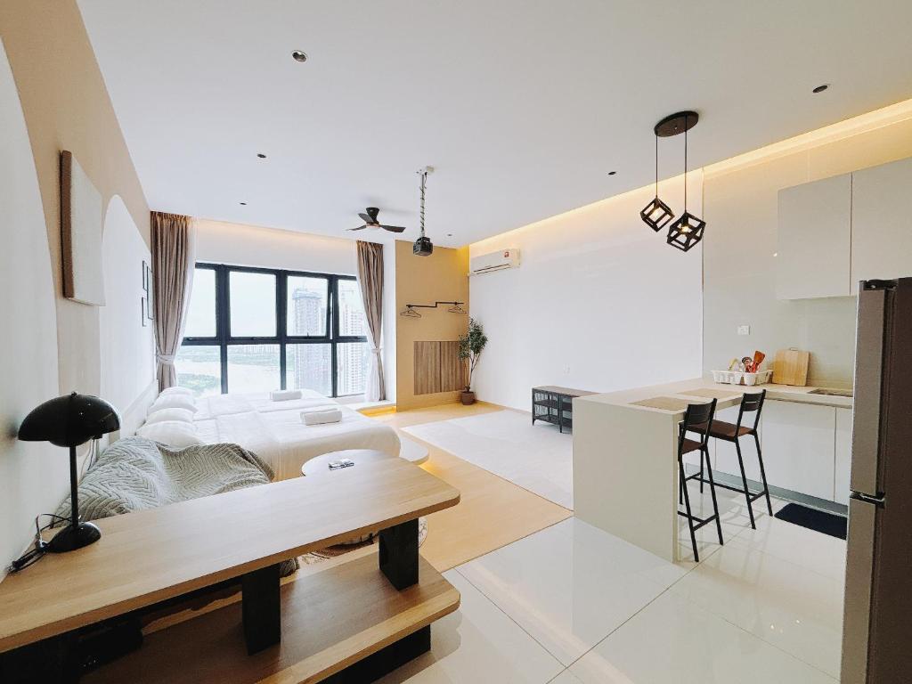 Scenic Country Garden Danga Bay by Lions Bay - Estudio De Apartamento Con Vista Al Mar